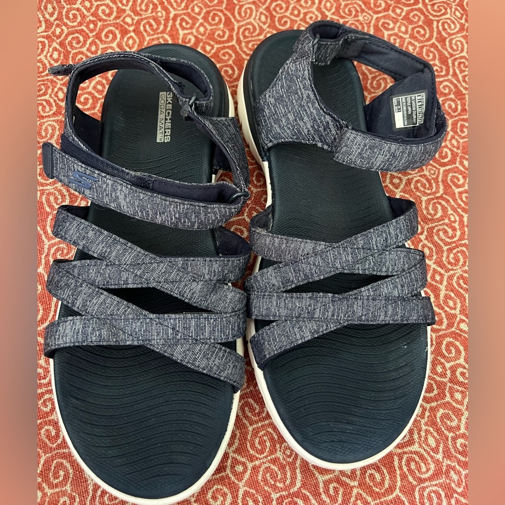 Skechers Goga Mat adjustable sandals worn once! Blue denim size 8
